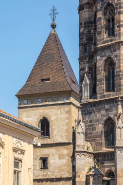Kosice, Slovakya - 08 Ağustos 2015: Kösice, Slovakya - St. Elisabeth Cathedra. Slovakya'da en büyük Katolik Kilisesi. St. kentsel kule.