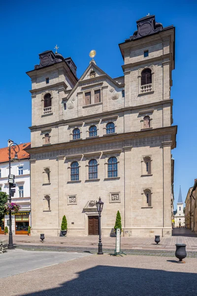 Kosice Slovakia August 2015 Kosice Slovakia Foreground Holy Trinity Church — Stock Photo, Image