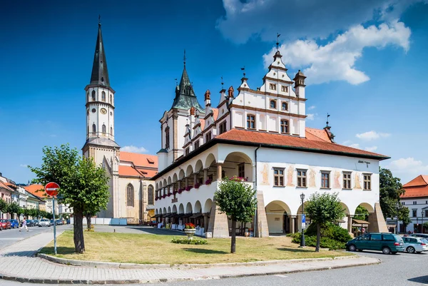 Levoca 斯洛伐克 2015年8月11日 主广场与 Renaissane 市政厅和哥特式 雅各布教堂在 Levoca — 图库照片