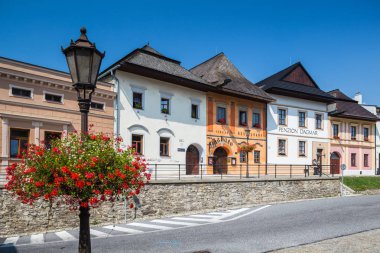 Spisska Sobota, Slovakya. 11 Ağustos 2015. Karakteristik mimarisi ana eski şehir Meydanı Spisska Sobota, Slovakya