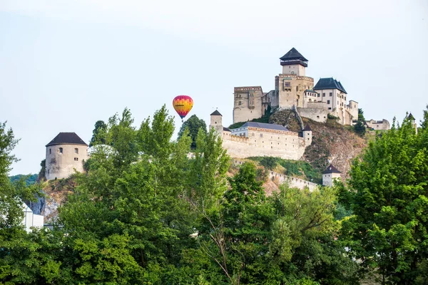 Zamek Trenczynie Słowacja Sierpnia 2015 Trenciansky Hrad Tamtejszego Zamku Wzgórzu — Zdjęcie stockowe