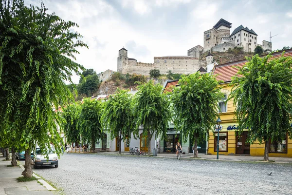 トレンチン城 スロバキア 2015 トレンチーン城 トレンチン城 トレンチン市内中心部の丘の上 — ストック写真