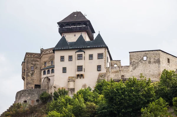 Trenčín Burcht Slowakije Augustus 2015 Trenciansky Hrad Trenčín Burcht Heuvel — Stockfoto