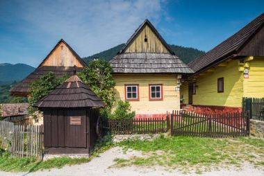 Vlkolinec, Slovakya. 12 Ağustos 2015. Vlkolinec Kuzey Slovakya. İyi korunmuş ahşap ülke ile Unesco miras köy evleri.  