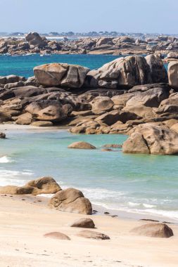 Brittany, Fransa sahillerinde büyük kayalar