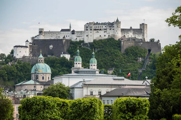26 maja 2019, Salzburg, Austria. Zamek Hohensalzburg i fortyfikacje — Zdjęcie stockowe