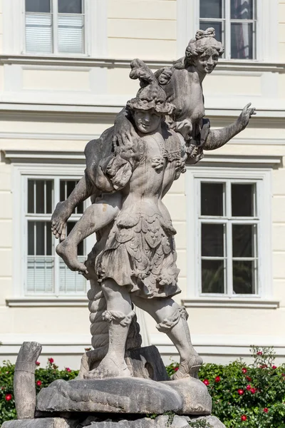26 de maio de 2019, Salzburgo, Áustria. Jardim Mirabell - esculturas — Fotografia de Stock