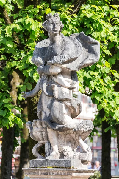 26 de mayo de 2019, Salzburgo, Austria. Mirabell jardín - esculturas — Foto de Stock