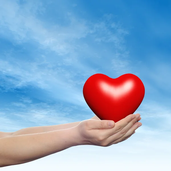 Lidské srdce v rukou — Stock fotografie