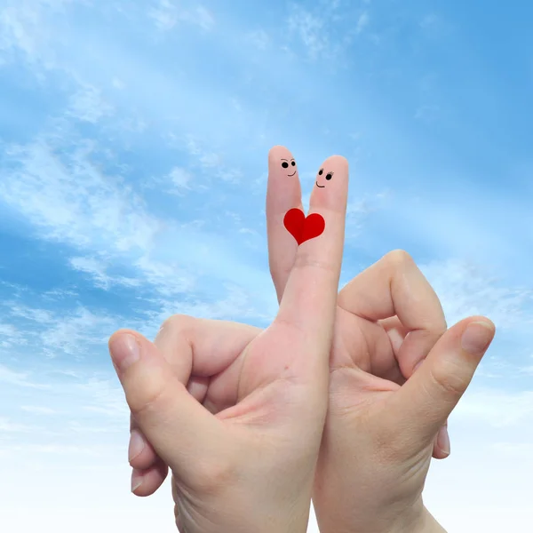 Weibliche Finger mit Herz und Gesichtern bemalt — Stockfoto