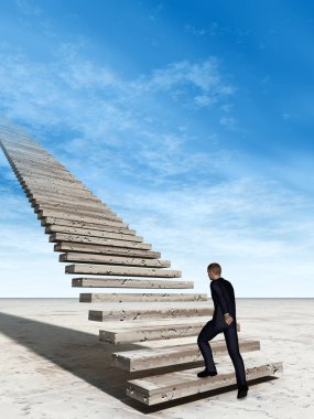 İş adamı merdivenlerde yürüyor