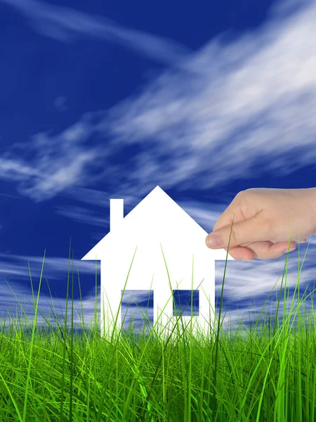 beyaz kağıt ev tutan el  