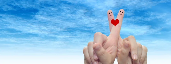 Menschliche Finger mit Herz — Stockfoto