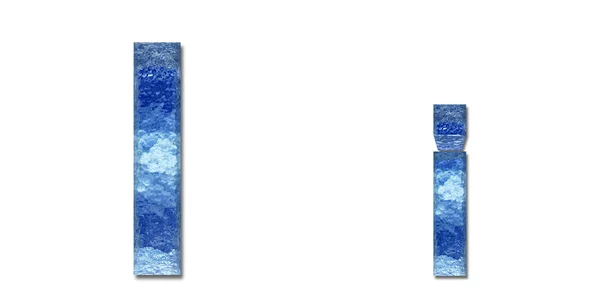 Raccolta concettuale di ghiaccio blu ad alta risoluzione o acqua ghiacciata isolata su sfondo bianco ideale per disegni naturali, invernali o estivi — Foto Stock