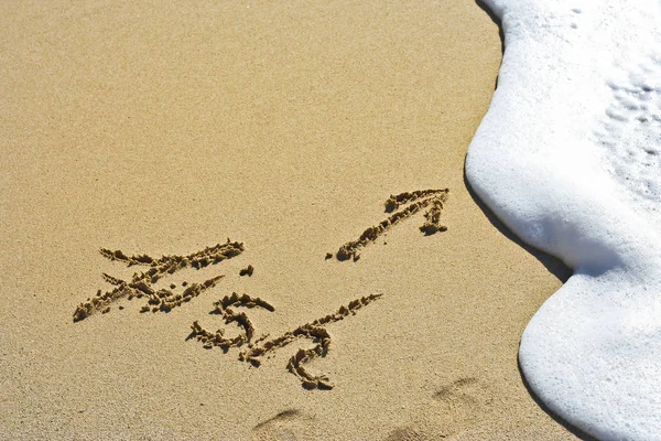 Handgeschriebene Wortfische Sandstrand Mit Meereswelle — Stockfoto