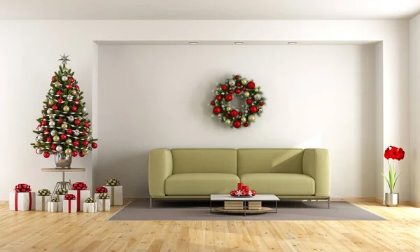 Wit woonkamer met kerstboom — Stockfoto