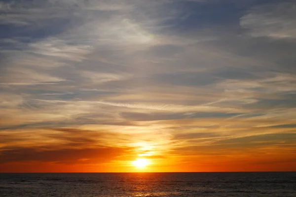 Belo pôr do sol colorido em St. jean de luz — Fotografia de Stock