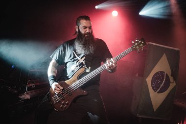 Max ve Iggor Cavalera canlı Show