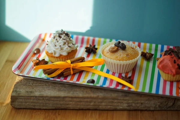 Cupcakes con crema — Foto de Stock