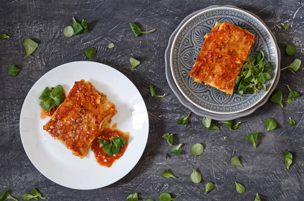 Geleneksel İtalyan lazanyası.