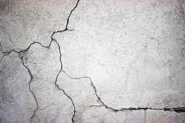 Parede de concreto rachado coberto com superfície de cimento cinza como backgr — Fotografia de Stock