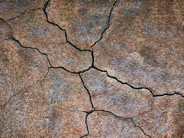 Textura marrón de paredes agrietadas, fondo oscuro —  Fotos de Stock