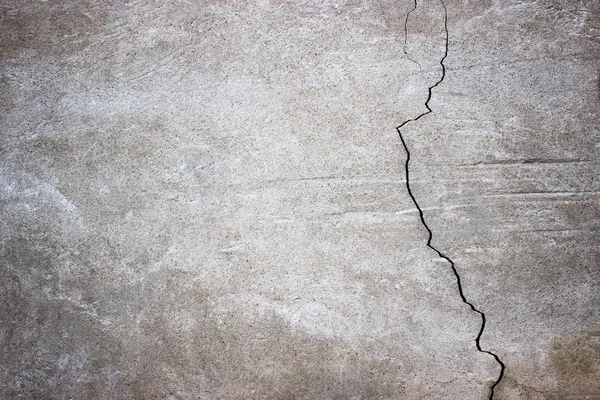 Parede de concreto rachado coberto com superfície de cimento cinza como backgr — Fotografia de Stock