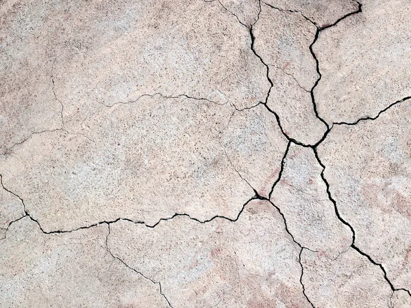 Çatlaklar dokulu bir arka plan için desig olarak gri beton duvar — Stok fotoğraf