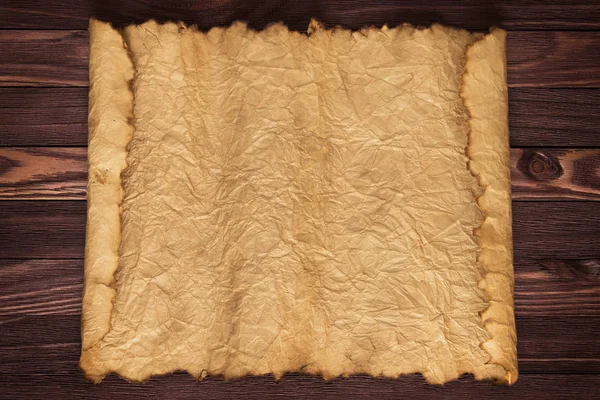 Papiro desplegado sobre una mesa, fondo de papel viejo — Foto de Stock