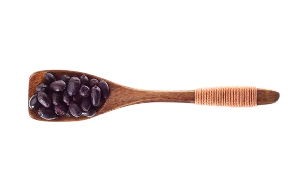 Baharat kızamık kurutulmuş siyah tahta kaşık beyaz izole — Stok fotoğraf