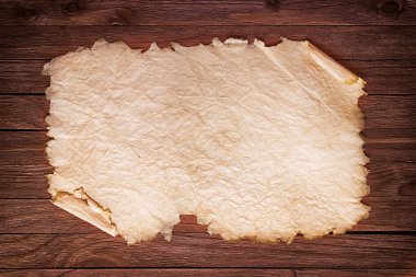 Eski kırık yatay kağıdın kahverengi ahşap tahta üzerinde