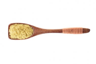 tahta kaşık üzerinde beyaz bir backgr izole baharat hardal tozu