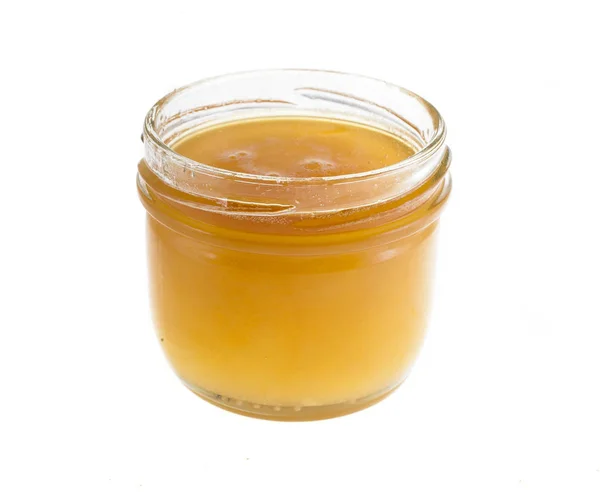 Sklenice medu, izolované na bílém pozadí — Stock fotografie