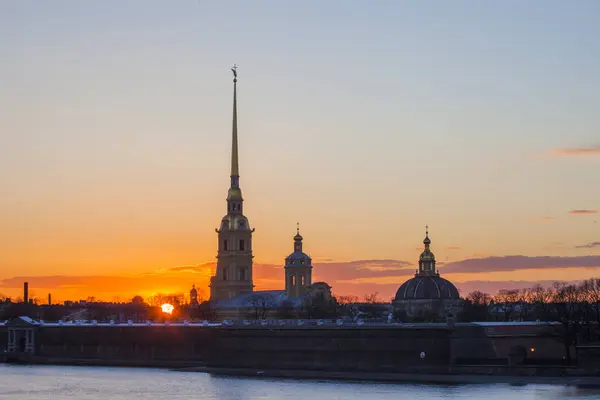 Rusland. Sint-Petersburg. Zicht op de Peter en Paul vesting — Stockfoto