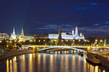 Rusya. Moskova. Büyük taş köprü ve Kremlin görünümü