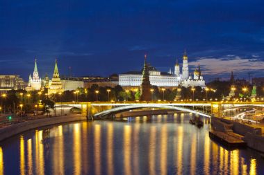 Rusya. Moskova. Büyük taş köprü ve Kremlin görünümü