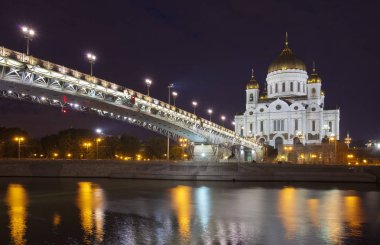 Rusya. Moskova. Kurtarıcı İsa Katedrali gece görünümü