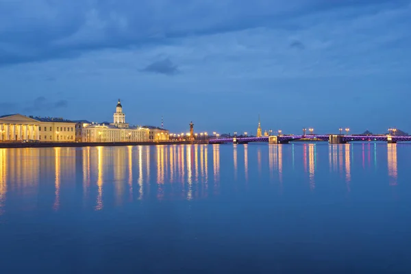 Rusia San Petersburgo Vista Nocturna Del Río Neva —  Fotos de Stock