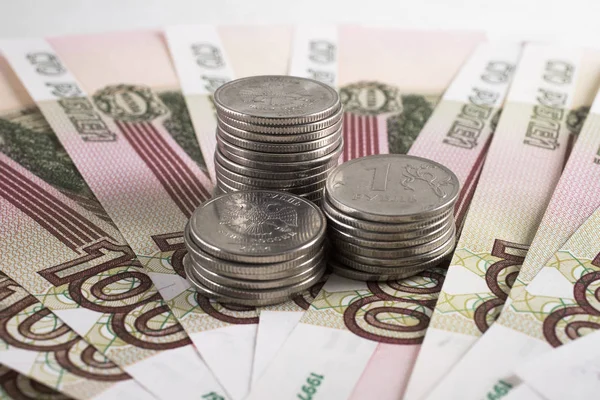 Pièces Monnaie Sur Fond Roubles Russes — Photo