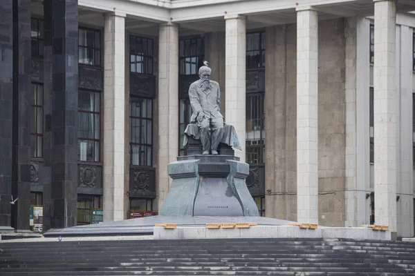 Rosja Moskwa Pomnik Dostojewskiego Przed Biblioteka Lenina — Zdjęcie stockowe