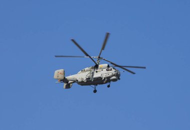 - Rusya. St. Petersburg 'da. Donanma gününde askeri helikopter geçit töreninde