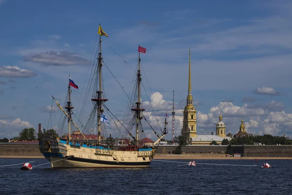 Rusland Sint Petersburg Zeilschip Poltava Peter Paul Vesting Achtergrond Van — Stockfoto