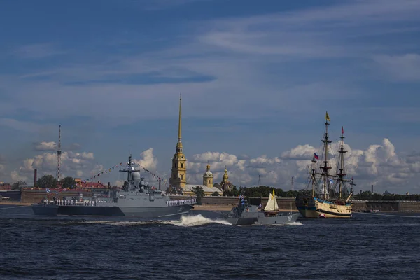 Rusko Petrohrad 2019 Námořní Den Námořní Přehlídka Válečná Loď Míjí — Stock fotografie