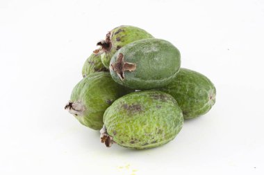 Fayjoa beyaz arkaplanda izole edildi