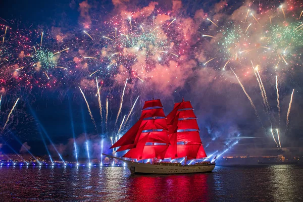 Russia San Pietroburgo Barca Vela Scarlet Sails 2019 Con Vele Immagini Stock Royalty Free