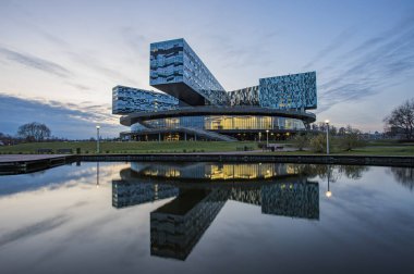 - Rusya. Moskova. Technopark Skolkovo. Moskova Yönetim Okulu 'ndan. Ana kampüs manzarası