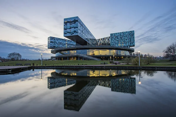 - Rusya. Moskova. Technopark Skolkovo. Moskova Yönetim Okulu 'ndan. Ana kampüs manzarası