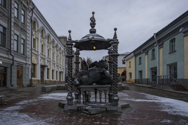 - Rusya. Kazan. Şehir merkezi. Bauman sokakları. Kazan kedisi heykeli