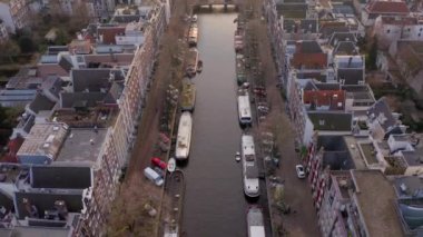 Amsterdam Kanalları boyunca Günbatımı Hava Görüntüsü