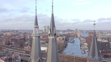 Trenler Amsterdam Centraal Tren İstasyonu Hava Görüntüsünde Durdu